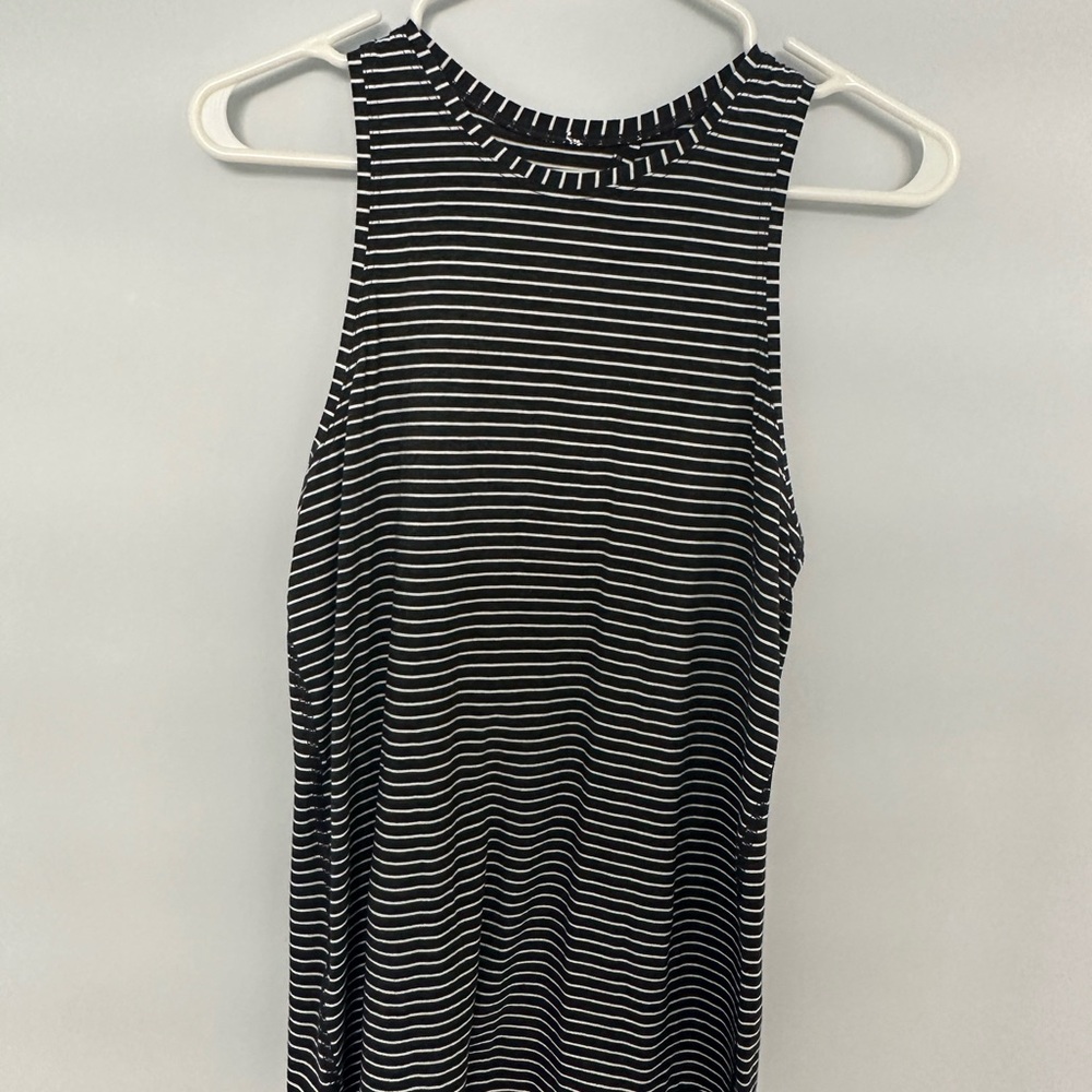 Lululemon dark grey and white stripe tank size 6